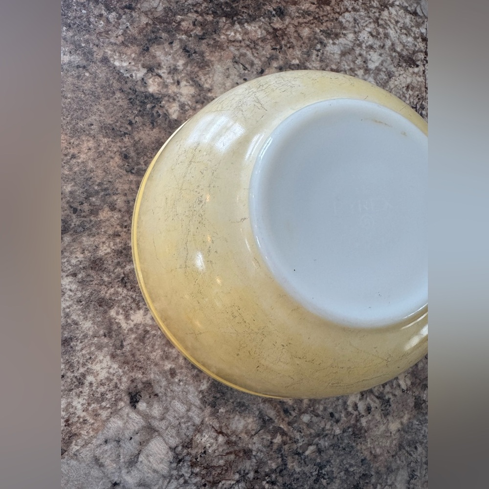 Vintage Pyrex Yellow Mixing Bowl - Picture 10 of 11